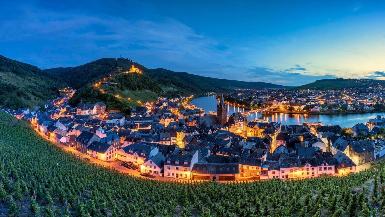MOSELA CRUCEROS FLUVIALES BERNKASTEL CRUCEROS ALEMANIA CRUCEROS FLUVIALE RIN MOSELA MOSELLE RIVER CRUISES GERMANY RIVER CRUISES BIDAIAK CREUERS #Cruceros #CrucerosFluviales #Creuers #Bidaiak #Mosela #CrucerosMosela #CrucerosRioMosela